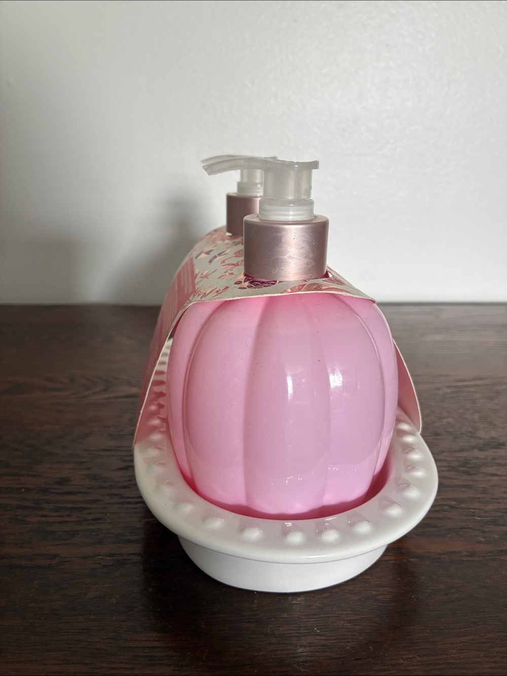 NWT- Autumn Berry Scented Hand Soap & Lotion Pumpkin Dispensers w/ Ceramic Tray - Picture 9 of 17